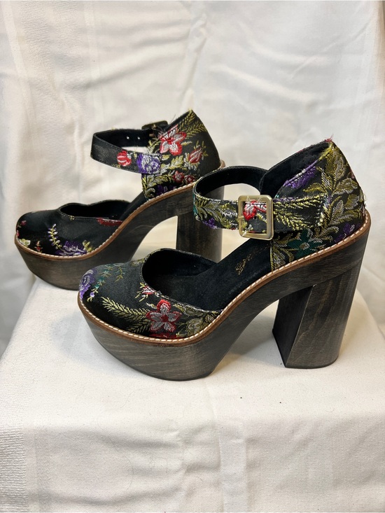 Free People Shoes - EUC Free People Starlet Platform Brocade Mary Jane’s. Women’s size 37